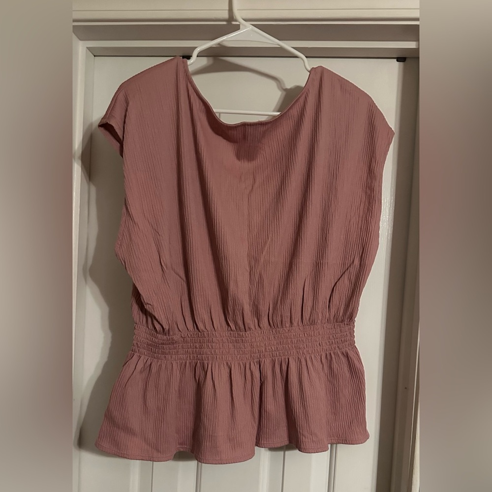 Old Navy Pink Smocked Sleeveless Blouse with Relaxed Fit -Size XL, Like New - Picture 4 of 4